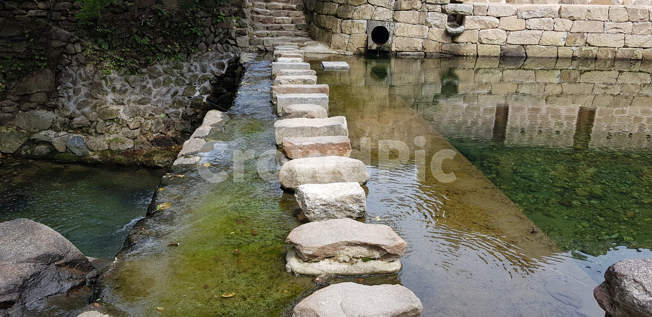 돌길,껑충껑충,아장아장,조심,물길