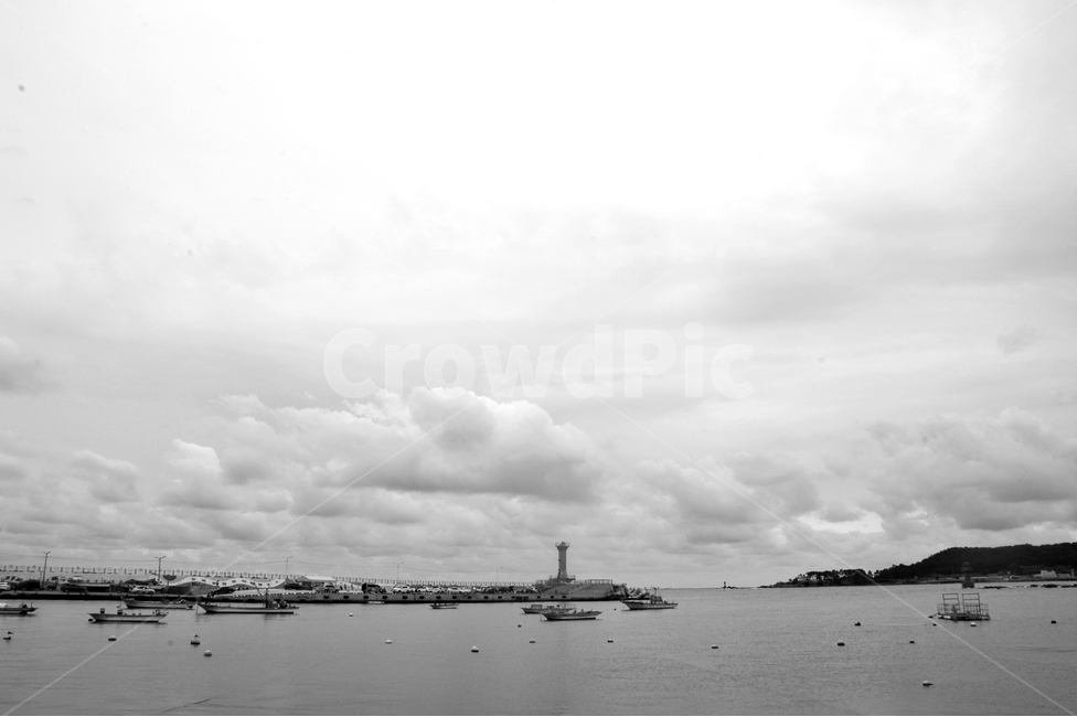 등대,바다,하늘,흑백사진,모노타입,배,동해안,자연,풍경,nature,landscape,등대,lighthouse,흑백,모노톤,monochrome,black and white,교통,교통수단,traffic,transportation,architecture,건축물,building,건물,tower,탑
