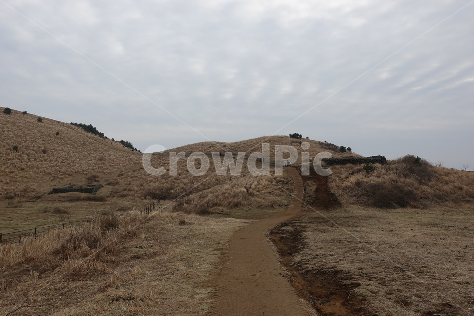 제주도,용눈이오름,오름,제주여행,풍경,자연,jeju,landscape,경치,여행,하늘,산,구름