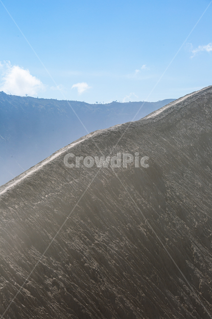 soil,outdoors,옥외,sand,모래,dune,모래언덕,산,bromo,volcano,브로모,화산,산맥,안개,흙,하늘,sky,인도네시아,indonesia,자연,nature