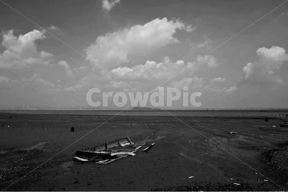 어선,폐선,갯벌,구름,바다,썰물,흔적,자연,풍경,nature,landscape,흑백,모노톤,monochrome,black and white,ground,바닥,weather,날씨