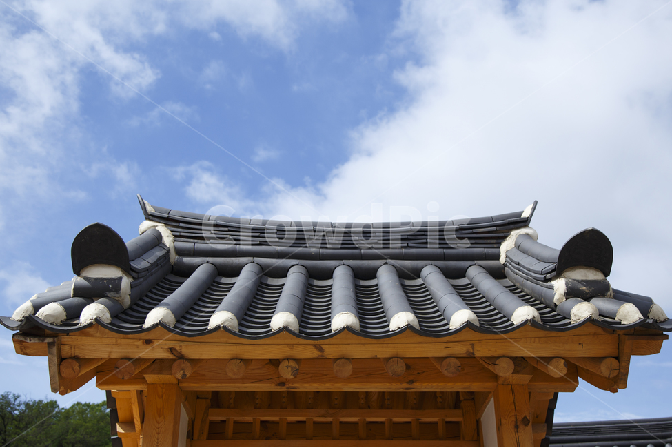 한옥,전통가옥,처마,기와,목조주택,파란하늘,하늘,파랑,여름,초여름,계절,한국,서울,바탕화면,배경화면,korea,seoul,blue,sky,dejavuent,아시아,한국전통,한국문화,korean traditional,korean culture,건축물,건물외관,exterior,building,structure,architecture,construction