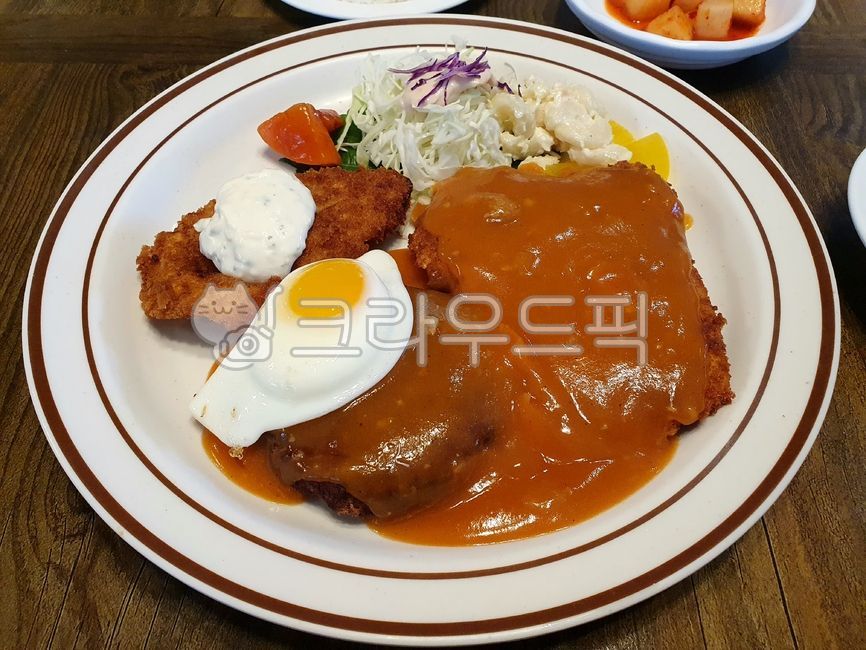 egg,Fried egg,vegetable salad,pork cutlet,Hamburger Steak,Light Western food,bowl,Gyeongyang set meal set,food,Fish cutlet