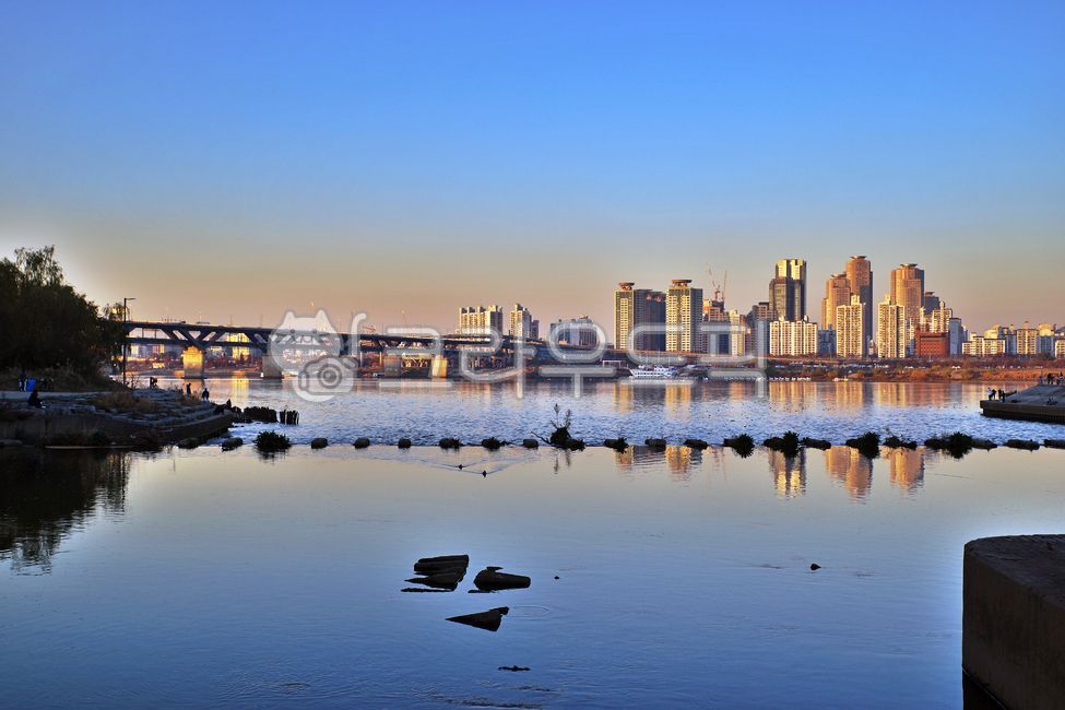 Han Riverside,seoul,Ttukseom,Jamsil Dunchi,Cheongdam Bridge,building,apartment,Han River