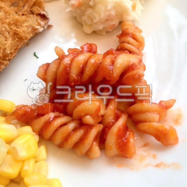 salad,cold pasta,pasta,cooking,cold food,fusilli,food