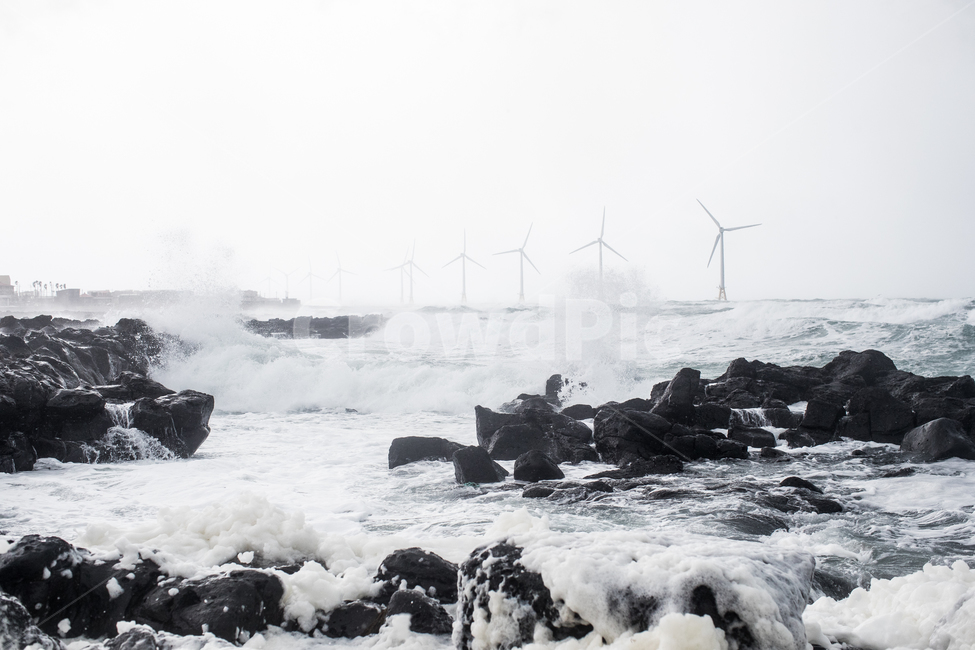 바다,파도,풍력발전기,제주도,바람,제주도,jeju,jeju island,산업,industry,industrial,에너지산업,energy industry,nature,자연,machine,기계,motor,모터,engine,엔진