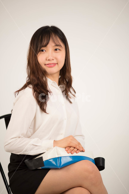 한국,여대생,아름답다,웃음,비즈니스,학생,대학교,젊음,여성,한사람,의자,20대,한명,여성,여자,woman,female,lady