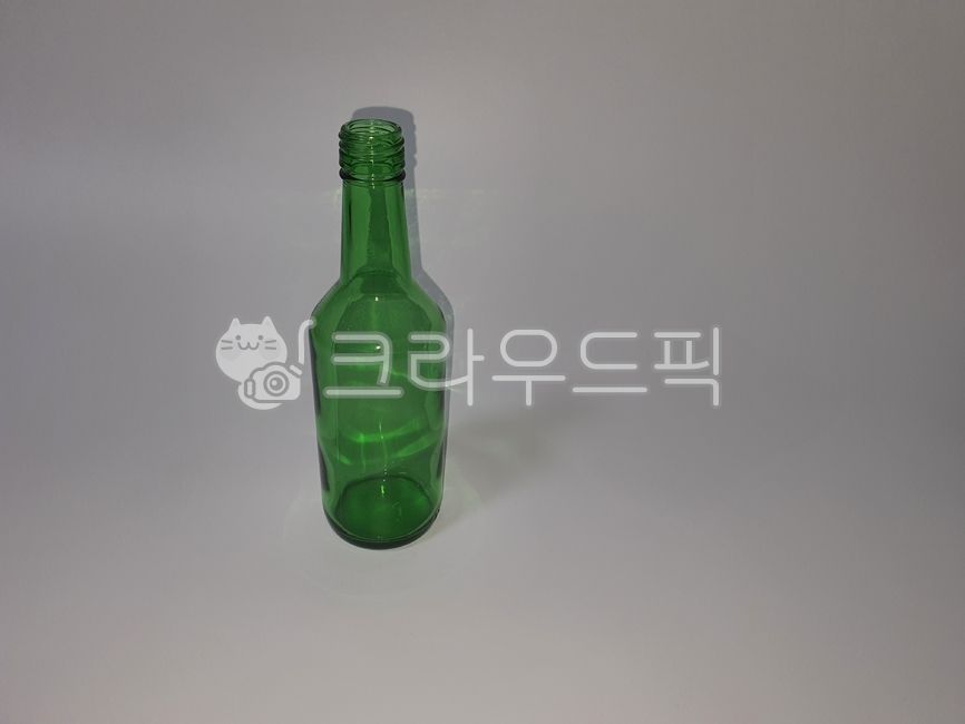 소주,소주병,초록,초록병,빈병,술병,알콜,액체,드링크,음주,독주,빈술병,음식,bottle,병,beer,beverage,음료,alcohol,술,drink,마시다