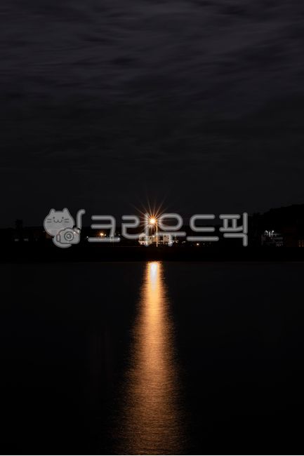 Light cracking,night view,flare,light,bokeh,night sea,long exposure