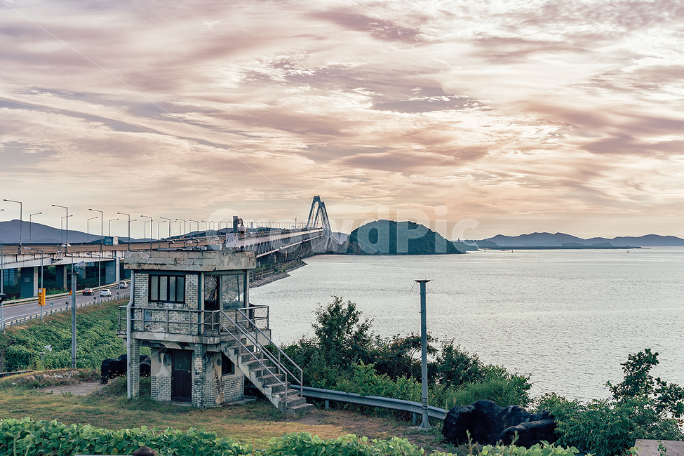 영종대교,인천,서해,풍경,landscape,구름,하늘,매직아워,자연,풍경,nature,landscape,건축물,건물외관,exterior,building,structure,architecture,construction,water,물
