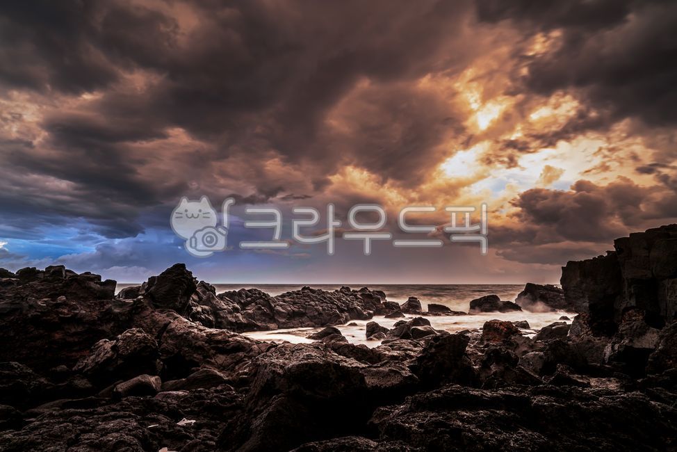 제주도,장엄한,일출,환상적인,바다일출,바다,구름,아름다운,빛내림,경이로운,멋있는,하늘,이쁜하늘,새벽하늘,아침하늘,멋진바다,태양빛,햇빛,햇살,파도,sky,view,landscape,nature,자연,outdoors,옥외