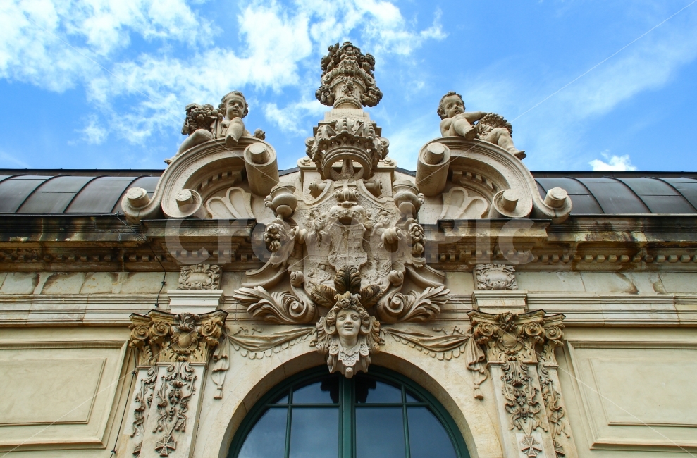 드레스덴,Dressden,독일,유럽,동유럽,츠빙거궁전,쯔빙거궁전,유적,문화유산,Zwinger,유럽여행,세계여행,파란,하늘,구름,여행지,여행,관광지,관광,건축불,바로크,작센주,유명한,랜드마크,고풍스런,두상,조각,데코,장식,건축물,건물외관,exterior,building,structure,architecture,construction,해외,외국,세계,foreign,oversea,world,랜드마크,landmark,tourist attraction