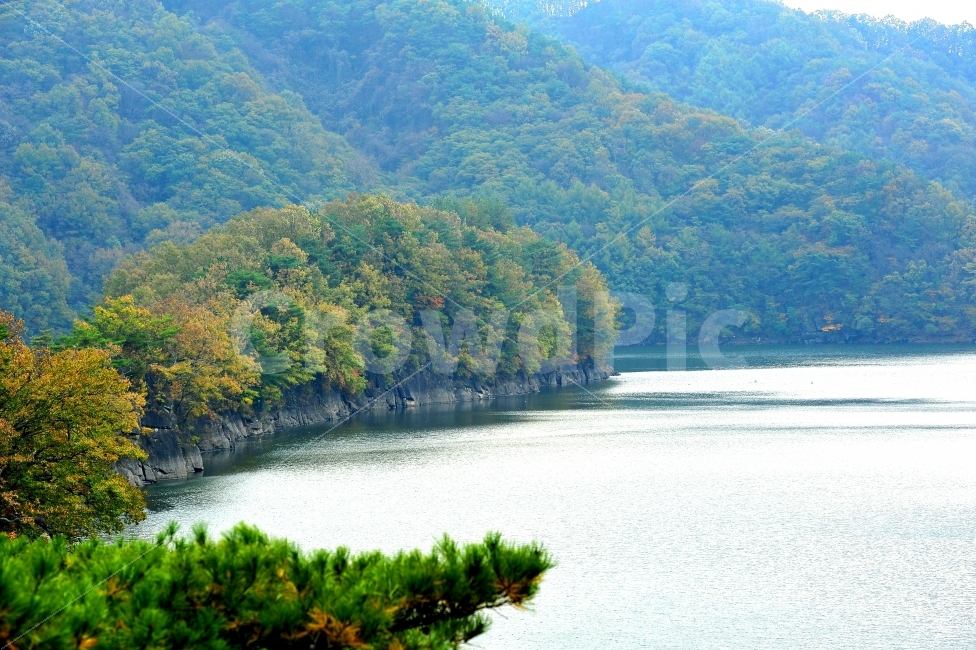 부소담악,절경,가을,단풍,명소,여행,적벽,가을,계절,fall,autumn,season,자연,풍경,nature,landscape,한국자연풍경,한국자연경관,korea nature landscape,promontory,곶,outdoors,옥외,land,땅,water,물