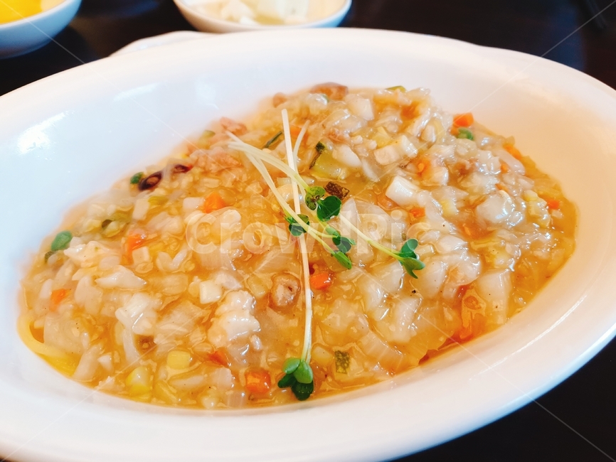 dish,요리,meal,식사,food,음식,bowl,사발,하얀짜장,중국음식