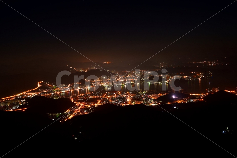 미륵산,바다,야경,통영,일출,가을,풍경,탐방,미래사,한려해상국립공원,자연,파란하늘,그림같은,칼라풀,뷰티플,아름다운,힐링,감성,정취,산세,명산,전망,조망,100대명산,nature,산,등산,트레킹,풍경사진,비경,경치,청명,가을날씨,경관,암봉우리,mountain,케이블카,섬,미륵도,바다백리길,달아길,여명,나폴리,야경,밤,풍경,nightscape,night,landscape,도시,city,outdoors,옥외,scenery,aerial view,조감도