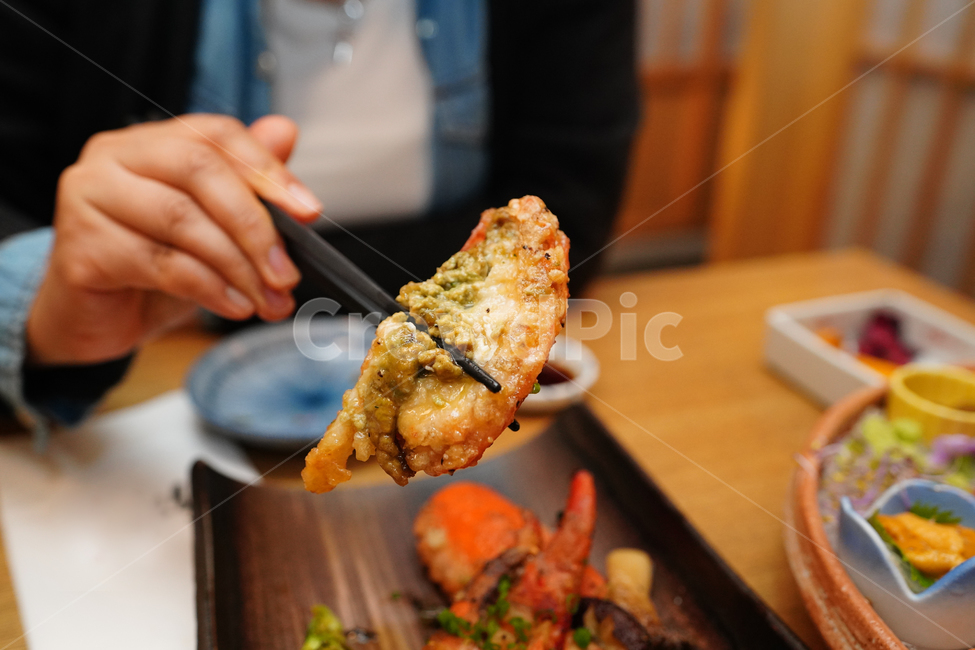 음식,먹방,랍스터,랍스타,가재,해산물,버터구이,안주,먹거리,food,lobster,가재요리,술자리,요리,사람,인물,인간,human,person,신체일부,몸,body,음식,식재료,요리,food,cook,meal,dishes,food reserves,수산물,해산물,fishery products,seafood