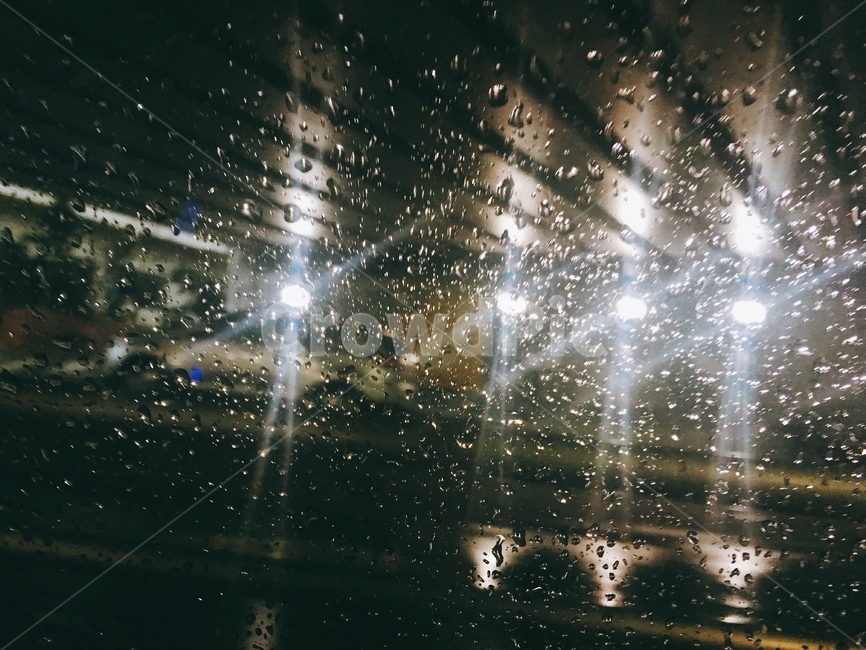 비오는날,비,rain,raining,불빛,감성사진,어두운,비,비오는날,rain,rainy