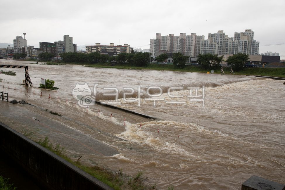 flood,홍수,water,물,city,도시,비,장마,장마비,장마피해,비피해,호우주위보,홍수경보,하천범람,하천,방류,대기불안정,장마전선,침수