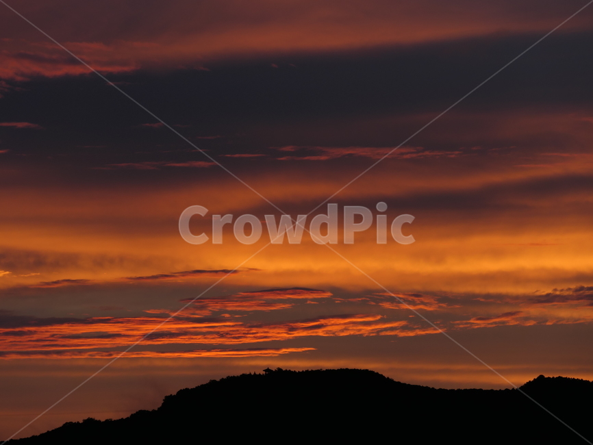노을,하늘,풍경,sky,sunset,주황빛,붉은빛,노란빛,빗물,반사,자연,구름,핑크빛,plant,자연,풍경,nature,landscape,outdoors,옥외,dusk,황혼,일몰,dawn,새벽,red sky,붉은 하늘