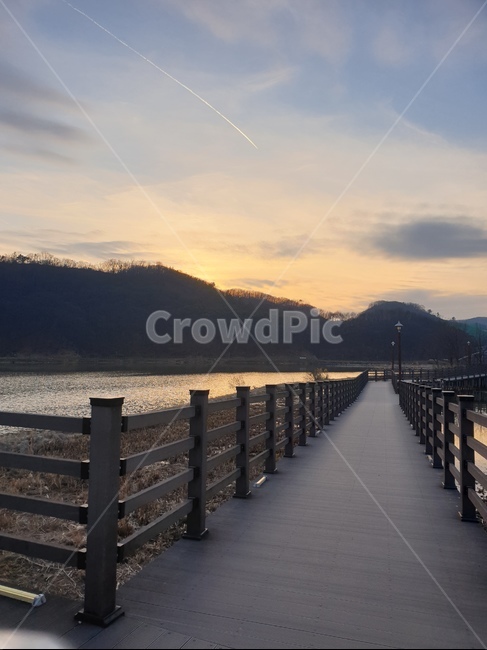 호수,산책로,노을,분위기,물,빛반사,물빛,자연,풍경,nature,landscape,railing,난간,handrail,banister,water