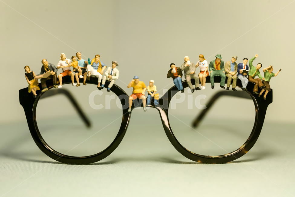사람,사람들,휴식,안경,앉아있는사람들,공존,함께,공익,자유,미니어처,miniature,people,human,man,person,glasses,rest,사물,물건,오브젝트,thing,object,matter,연출,컨셉,콘셉,direction,concept