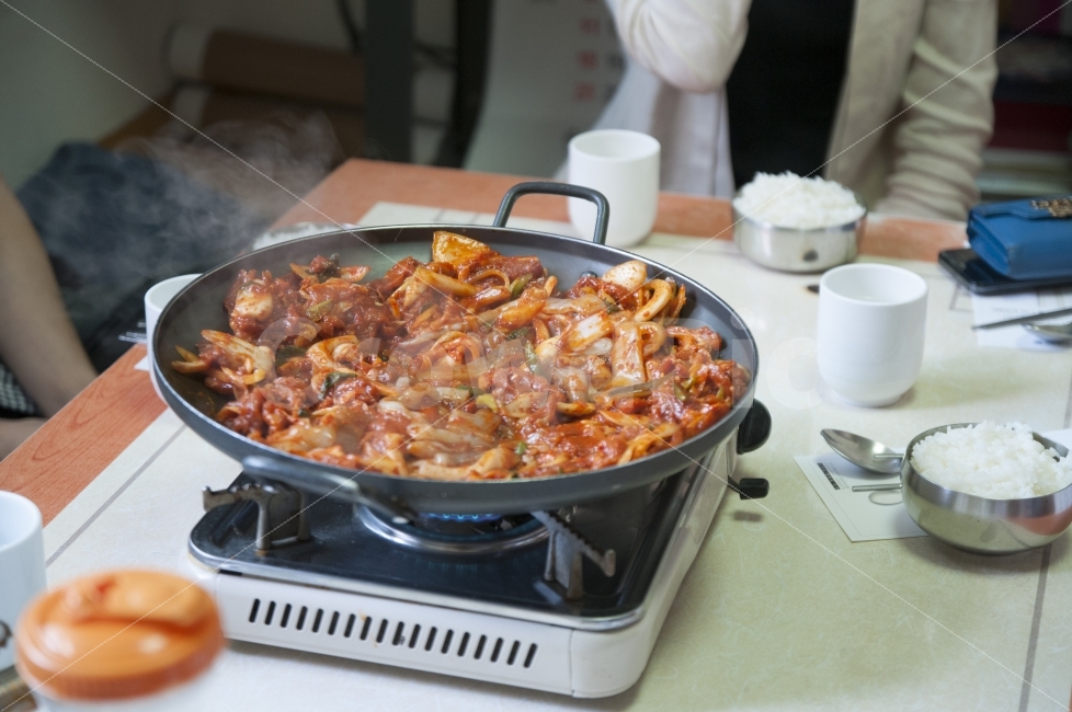 오징어볶음,점식식사,백반,직장인점심,오징어,음식,식재료,요리,food,cook,meal,dishes,food reserves,수산물,해산물,fishery products,seafood,한식,한국음식,한국요리,korean food,korean dishes,korean meal,korean cook