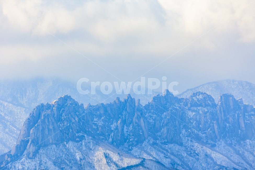 울산바위,속초,하늘,구름,산,겨울,계절,winter,season,자연,풍경,nature,landscape,한국자연풍경,한국자연경관,korea nature landscape,mountain,outdoors,옥외,mountain range,산맥,peak,피크