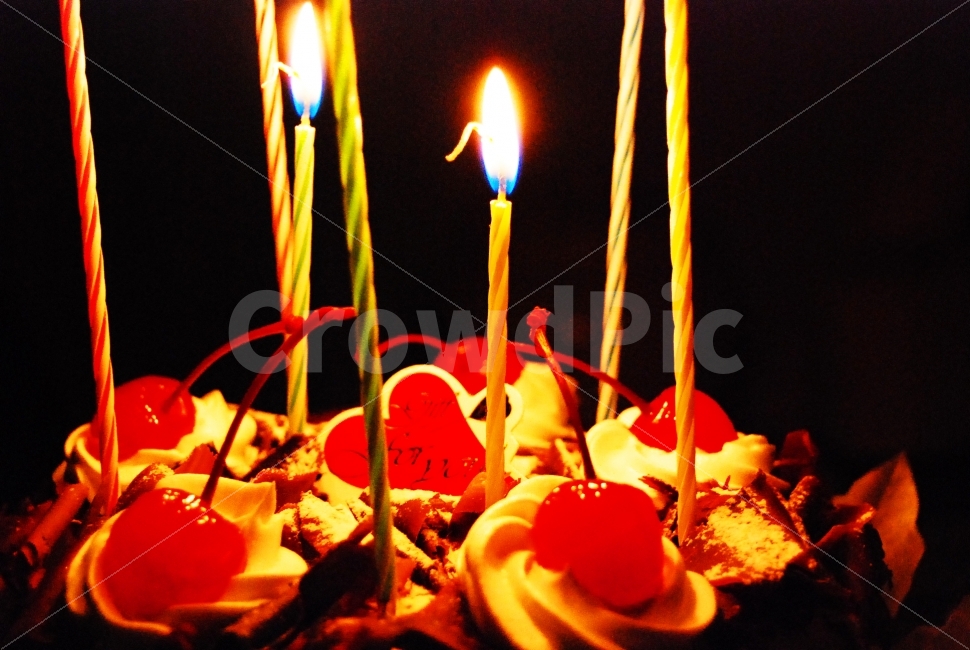 케이크,케잌,생일,생크림,촛불,생일케잌,생일케이크,생일초,축하,기념일,축하,anniversary,congratulation,celebrate,celebration,음식,식재료,요리,food,cook,meal,dishes,food reserves,빵,bread