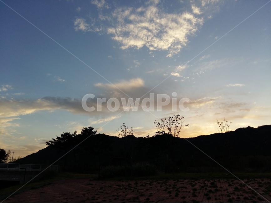 구름,낮,파랑하늘,봄,햇빛,자연,풍경,nature,landscape,실루엣,그림자,silhouette,shadow,power lines,전력선,cable,케이블