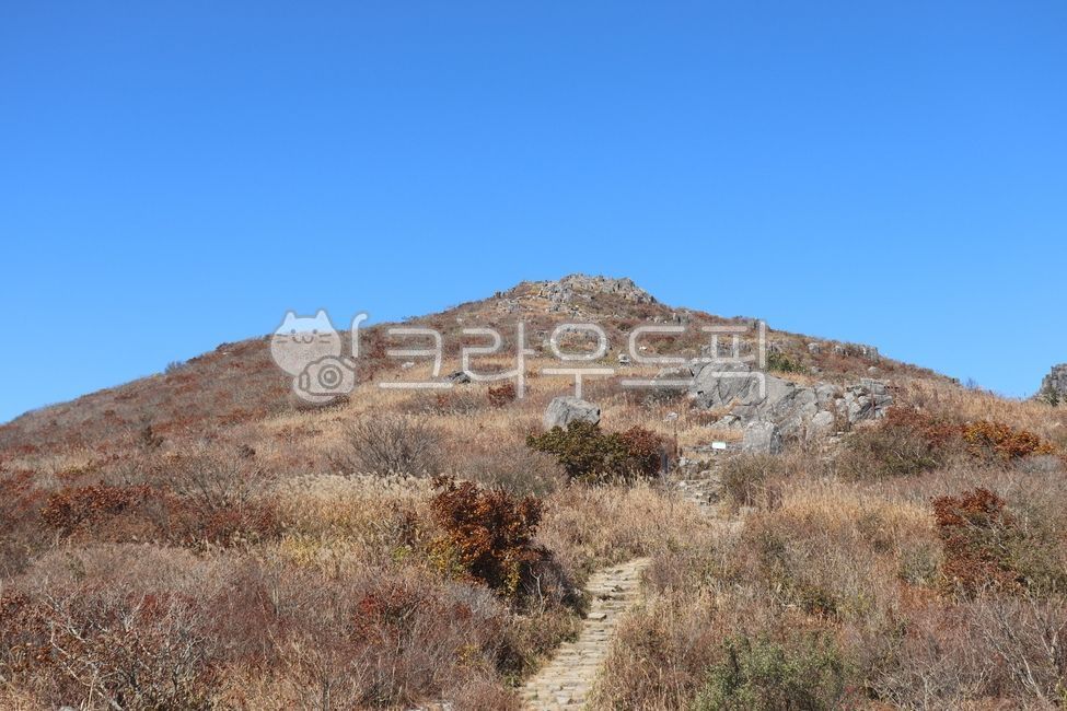 blue sky,nature,rock peak,tree,hiking trail,rock,outdoors,plateau,Mudeungsan Mountain,autumn mountain,Maple