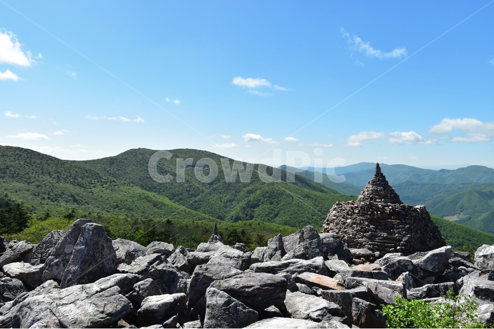 태백산,풍경,자연,문수봉,국립공원,너덜지대,바위,명산,신비로운,경이로운,아름다운,다큐,필,힐링,landscape,season,nature,비경,경치,봄,spring,돌탑,파란하늘,구름,자연,풍경,nature,landscape,한국자연풍경,한국자연경관,korea nature landscape,rubble,파편,slate,슬레이트