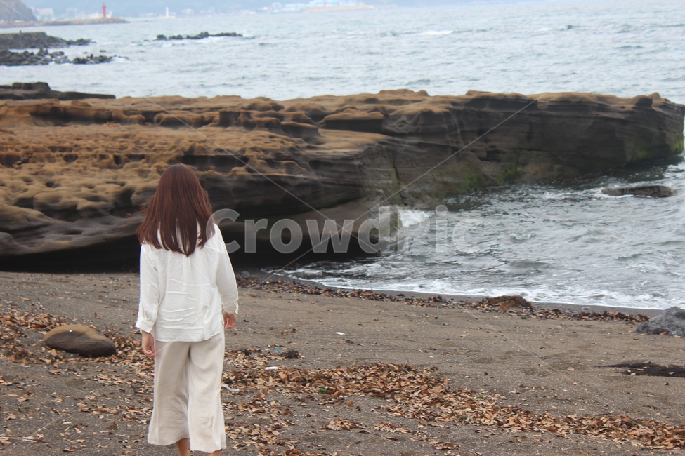 여자,바다,뒷모습,제주도,제주,서귀포,쓸쓸함,고독,제주바다,해변,jejuisland,jeju,인물,사람,인물,인간,human,person,여성,여자,woman,female,lady,여행,휴가,traveling,vacation,trip