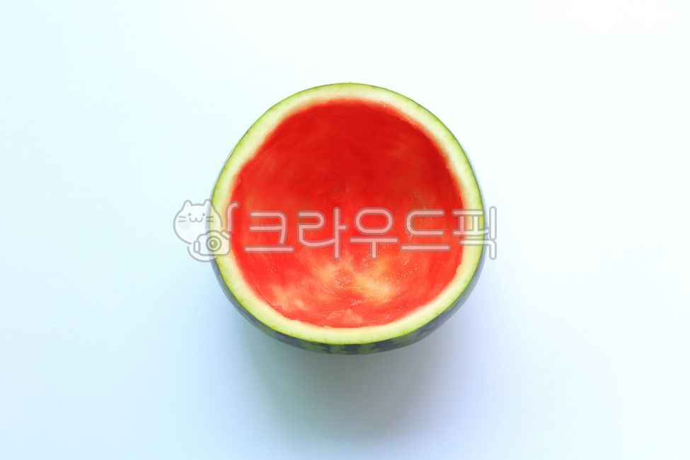 수박,비어있는,하얀배경,과일,빨간,껍질,여름과일,빈수박,속이빈,속빈,수박껍질,녹색,깨끗한,속빈수박,빈