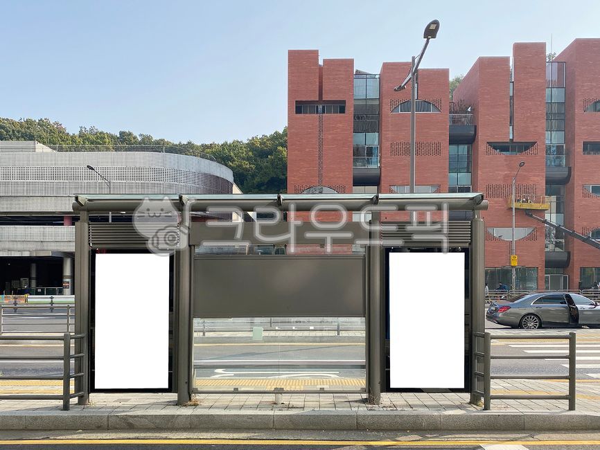 버스정류장,정류장,광고판,승차장,목업,목업이미지,사각형,스크린,옥외광고판,광고,빌보드,비즈니스,비지니스,빈공간,상업광고판,도시,옥외,배경,바탕,백그라운드,상업광고,빌딩,건축물,stop,busstop,mockup,mockupimage,square,screen,advertisement,billboard,business,emptyspace,commercialbillboard,city,outdoors,background,commercialadvertisement,building
