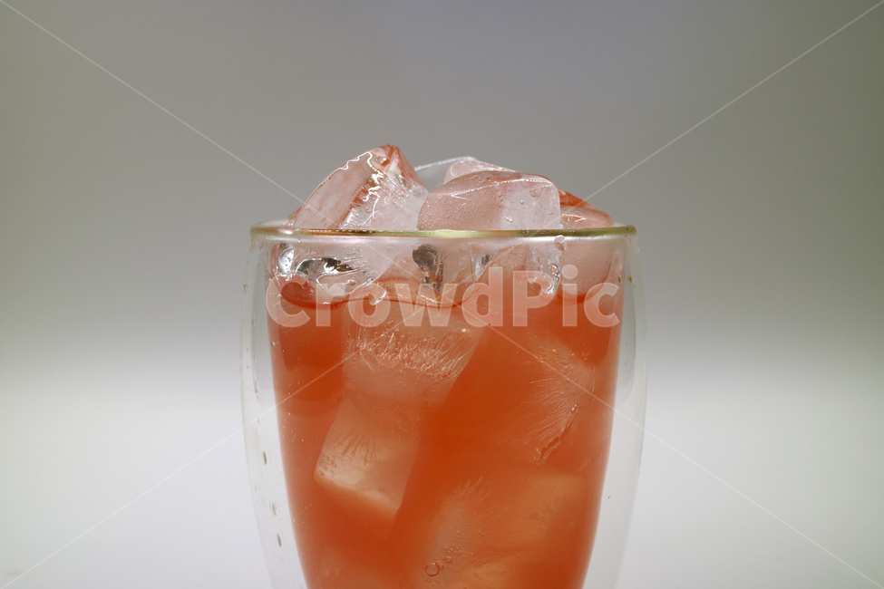 음료,음료수,주스,쥬스,얼음,시원한,갈증,음식,식품,drink,beverage,칵테일,유리잔,유리컵,주황색,오브젝트,누끼,음료수,drink,beverage,누끼,remove background