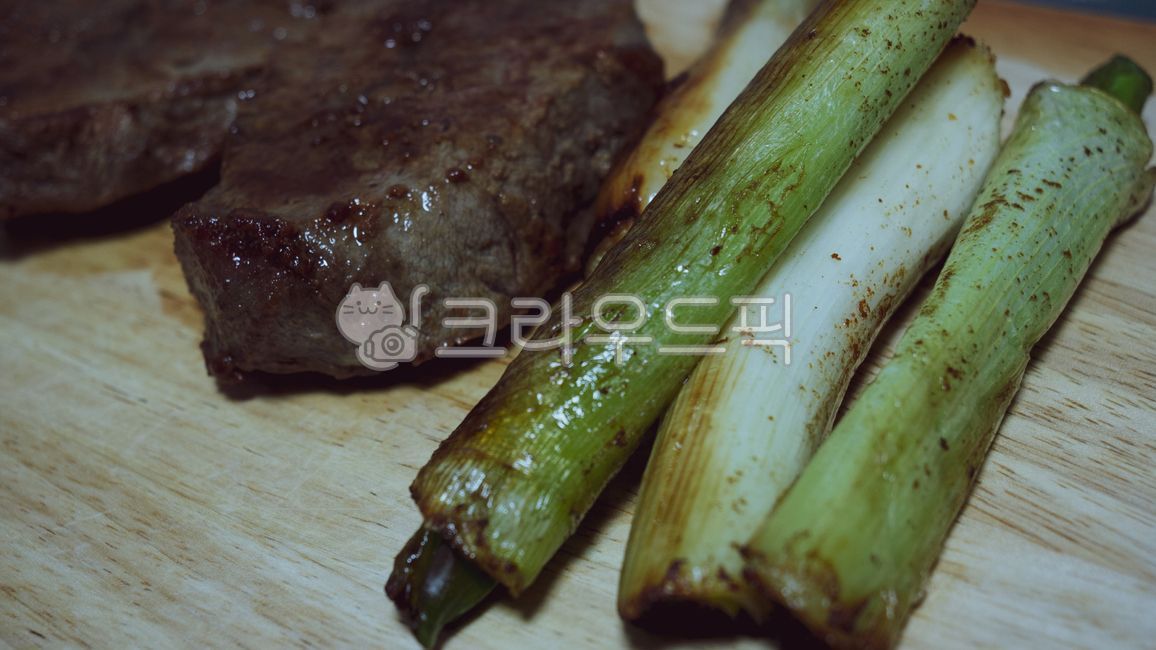 스테이크,집밥,부채살,구운대파,가니쉬,직접만든요리,부채살스테이크,소고기,구운소고기,바베큐,홈파티,맛있는요리,식물,food,음식,plant