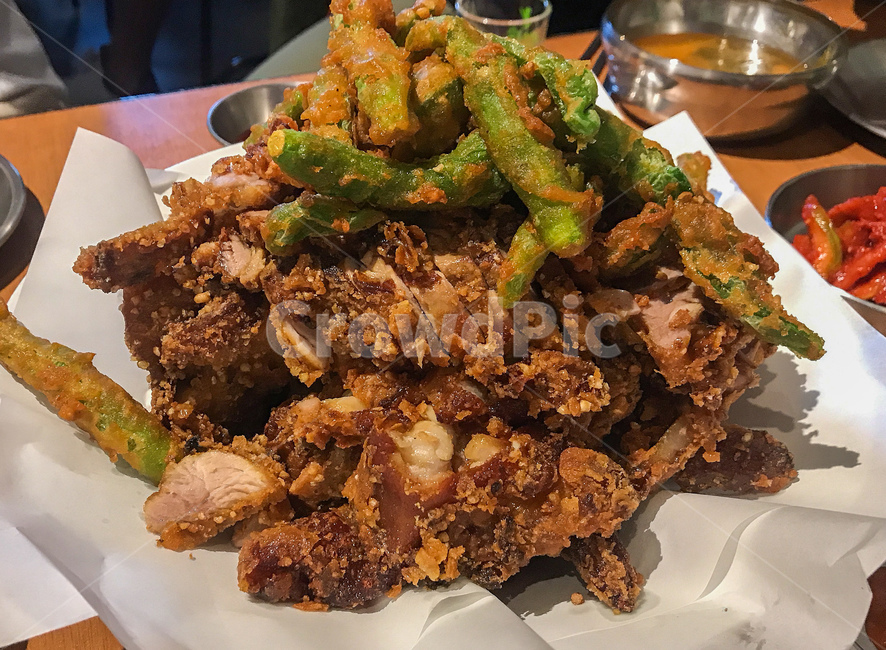 족발,튀김,꽈리고추,족발튀김,돼지요리,고기,음식,술안주,안주,food,요리,한식,육류