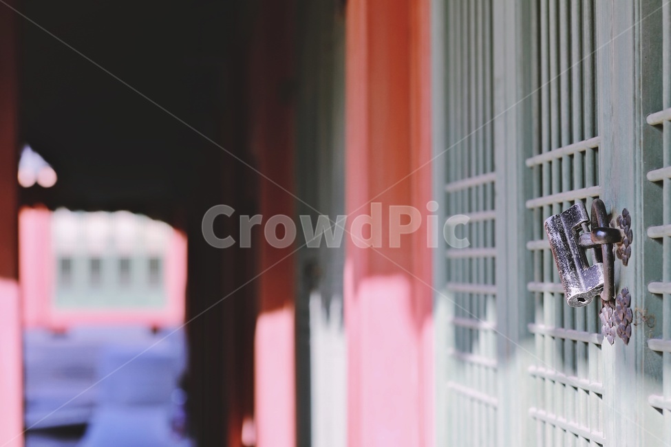창문,window,궁,한옥,koreanstylehouse,apalace,걸쇠,문고리,한국전통,한국문화,korean traditional,korean culture,감성,sensible,feeling,색깔,색상,색채,색감,color sense,color sensitivity,feeling of color