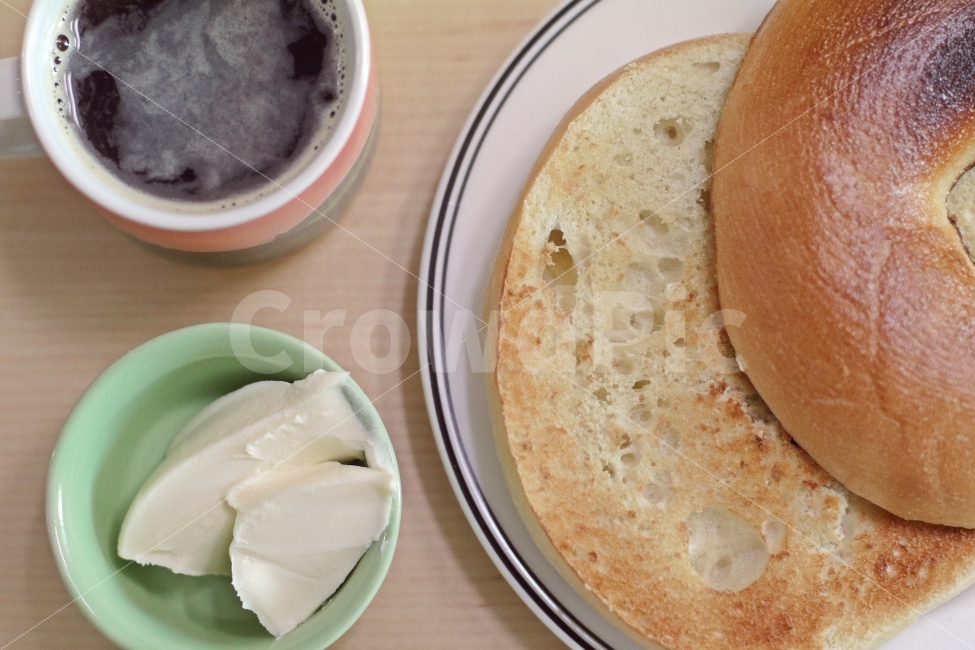 simple meal,bread,Cream Cheese,coffee,beverage,simple,Americano,breakfast,bagel,morning
