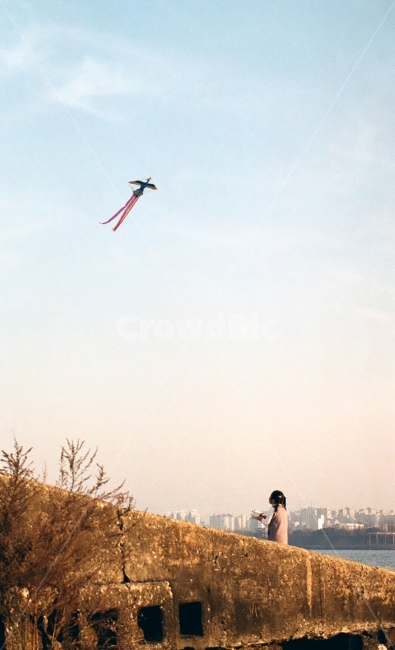 연날리기,한강,날리기,연,명절,한국전통,한국문화,korean traditional,korean culture,사람,인물,인간,human,person,어린이,어린아이,child,children,kid,스포츠,레저,운동,sports,leisure,exercise