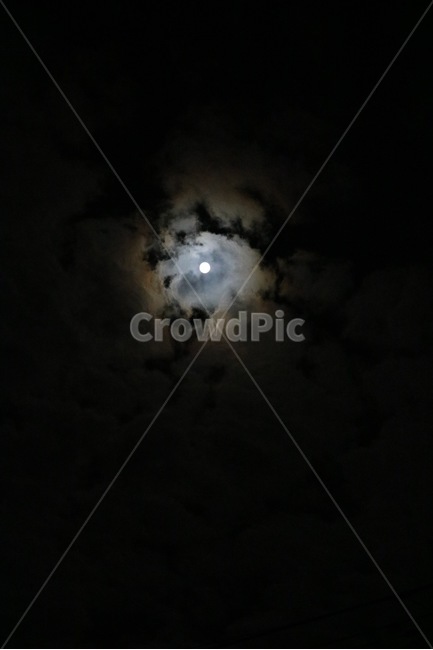 달,보름달,달빛,하늘,구름,밤,검정,moon,tsuki,moonlight,gekkou,sky,sora,cloud,kumo,night,yoru,black,kuro,자연,풍경,nature,landscape,야경,밤,nightscape,night,outdoors,옥외