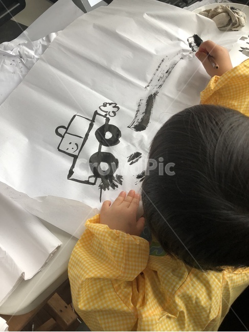 자동차,그림,아이,미술,노란옷,붓,먹