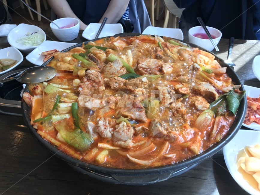 식사,닭갈비,물닭갈비,닭요리,닭요리종류,음식점,빨간음식,대파,요리,dish,food,koreanfood,meal,인천,한국,닭갈비음식점,음식,식재료,요리,food,cook,meal,dishes,food reserves