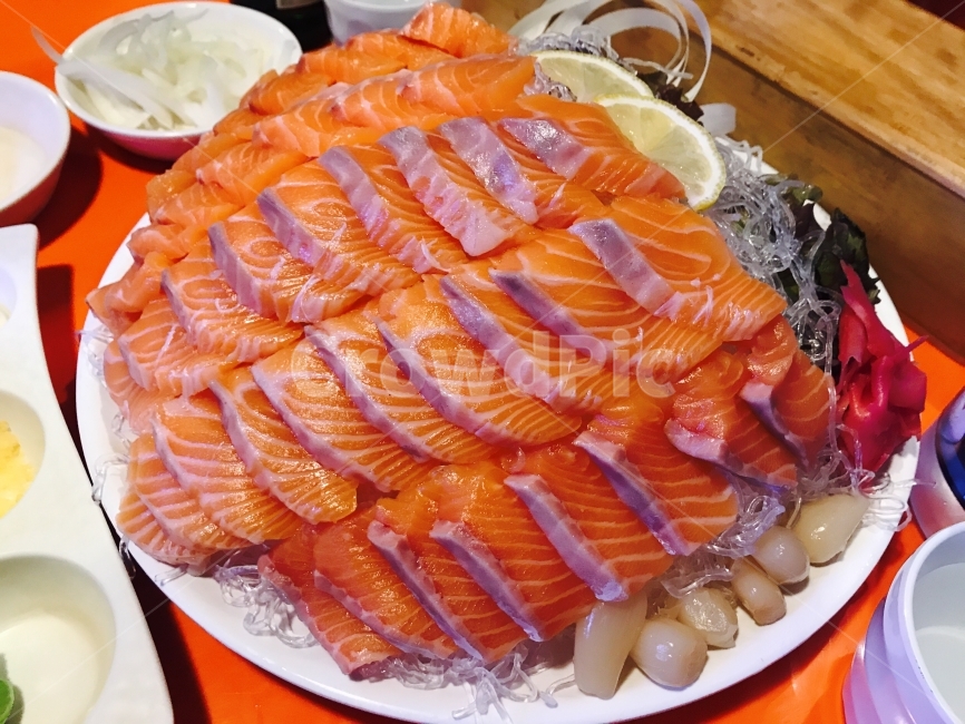 연어,회,안주,생연어,소주,소주안주,연어사진,냠냠,데이트,먹부림,음식,힐링,음식,식재료,요리,food,cook,meal,dishes,food reserves,수산물,해산물,fishery products,seafood,일식,일본음식,일본요리,Japanese food,Japanese dishes,Japanese meal,Japanese cook