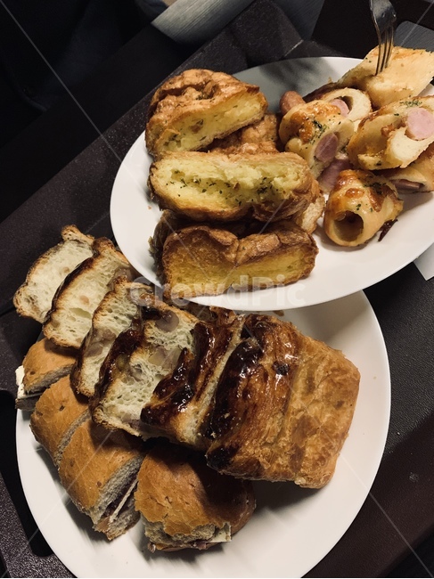 빵,탄수화물,요리,dish,meal,식사,food,음식,소세지,정제밀가루,밀가루,식빵,빵,bread