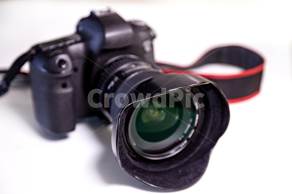 camera body,shoulder strap,shadow,lens hood,strap,lens,body,camera strap,wide angle lens,switch,Black color,uv filter,camera