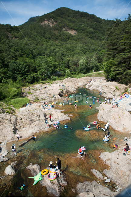 백담사,사찰,계곡,인제계곡,백담계곡,강원도인제,인제,여름,계절,summer,season,자연,풍경,nature,landscape,한국자연풍경,한국자연경관,korea nature landscape,사람들,대중,군중,other people,crowd,여행,휴가,traveling,vacation,trip,outdoors,옥외,water,물