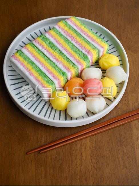 snack,chopsticks,koreanculture,Korean traditional food,Thanksgiving,holiday,Korean food,Korean food culture,tradition,traditionalfood,Lunar New Year food,new year,koreanfood,foodculture,holiday food,Honey rice cake,Korean,Chuseok food,koreantraditionalfoo