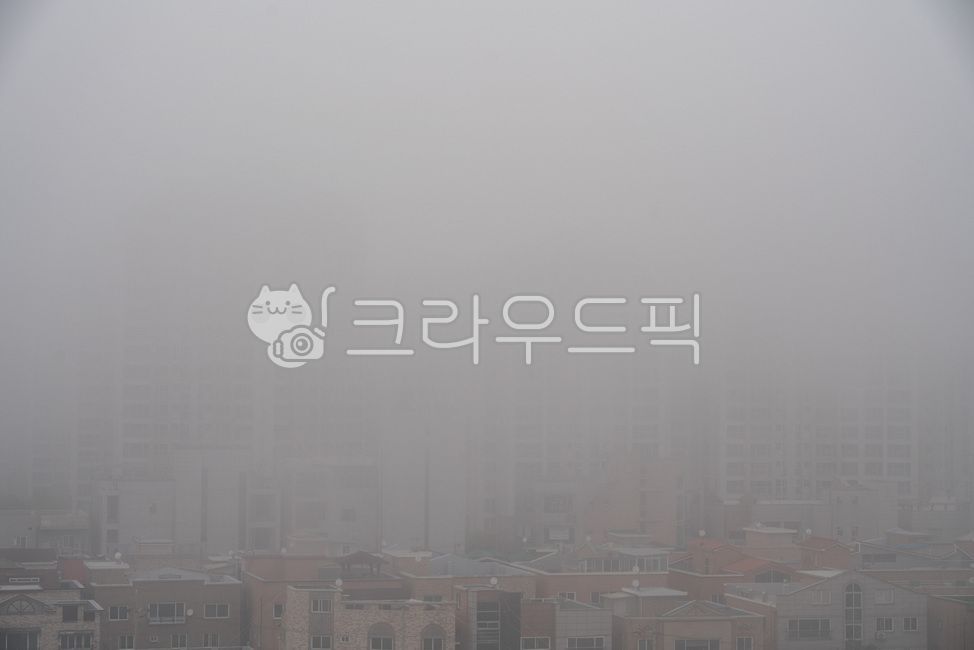 fine dust,advisory,smog,air purification,Its hazy,downtown,climate,pollution,dust storm,house,cloudy,environment,Respiratory diseases,air cleaner,weather,Air pollution,Alert,apartment,Fog,mask