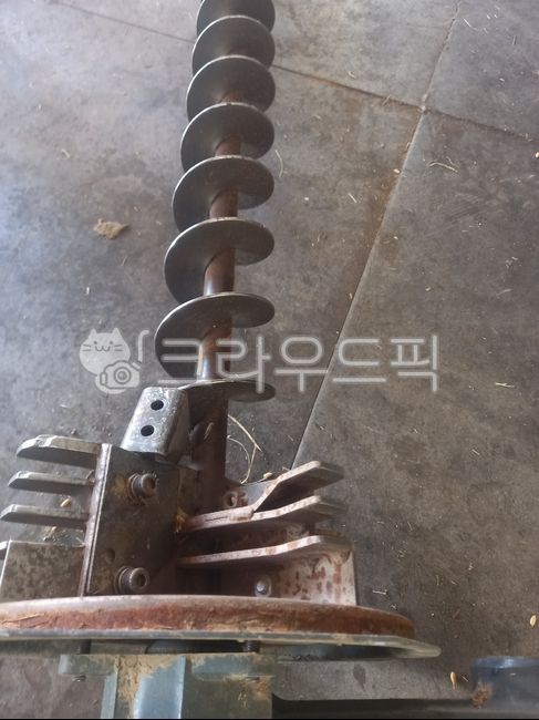 Combine repair,harvest,screw,combine,Ward 2